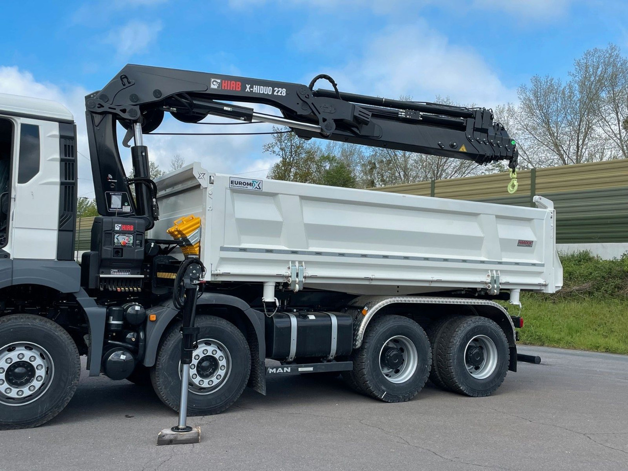 翻斗车, 起重车 MAN TGS 41.480 8x4/Euro6e Euromix Kipper Hiab 228-6：图24