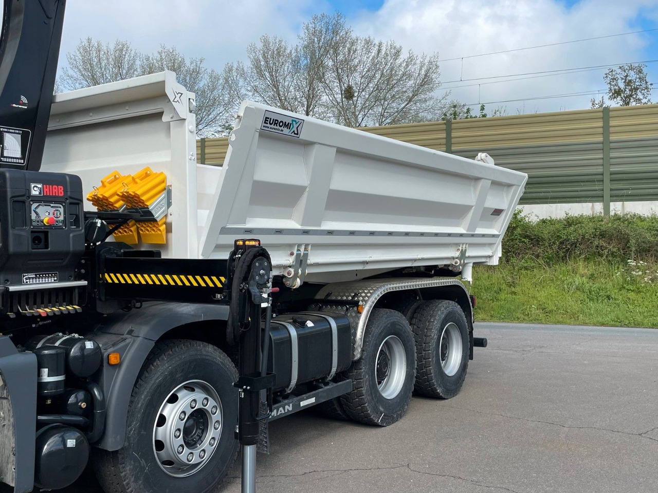 翻斗车, 起重车 MAN TGS 41.480 8x4/Euro6e Euromix Kipper Hiab 228-6：图16