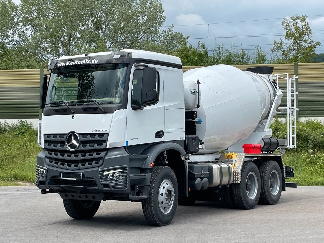 Mercedes-Benz 3348 6X4 Arcos 5 EuromixMTP EM 9 R - 混凝土搅拌车:图1 Mercedes-Benz 3348 6X4 Arcos 5 EuromixMTP EM 9 R - 混凝土搅拌车:图1