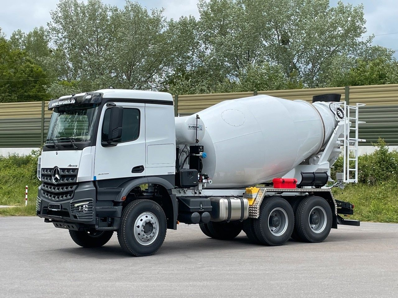 Mercedes-Benz 3348 6X4 Arcos 5 EuromixMTP EM 9 R - 混凝土搅拌车:图1 Mercedes-Benz 3348 6X4 Arcos 5 EuromixMTP EM 9 R - 混凝土搅拌车:图1