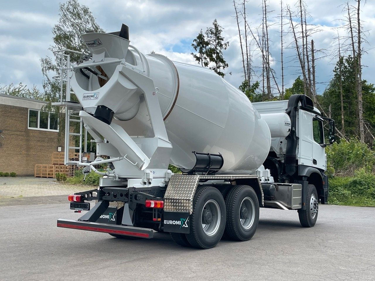Mercedes-Benz 3348 6X4 Arcos 5 EuromixMTP EM 9 R - 混凝土搅拌车:图5 Mercedes-Benz 3348 6X4 Arcos 5 EuromixMTP EM 9 R - 混凝土搅拌车:图5