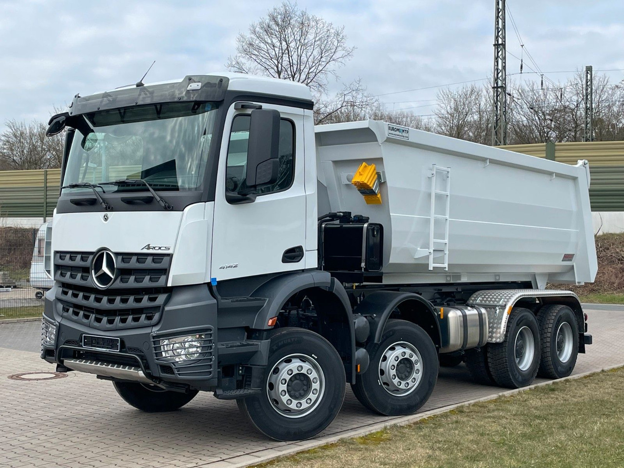 Mercedes-Benz 4142 8X4 Mulden- Kipper - EuromixMTP - 箕斗装载车:图1 Mercedes-Benz 4142 8X4 Mulden- Kipper - EuromixMTP - 箕斗装载车:图1