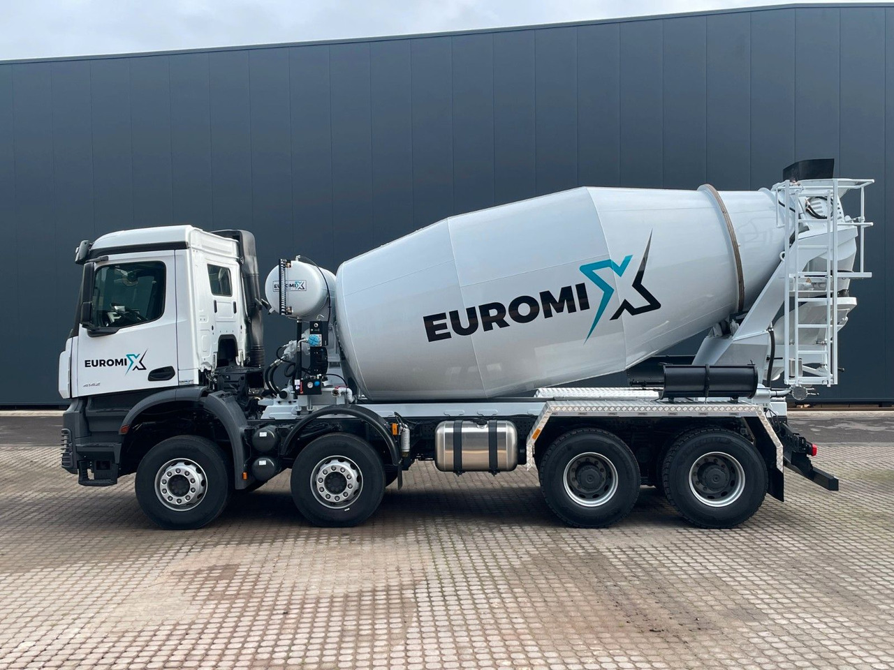 Mercedes-Benz AROCS 5 4142 B 8X4 Euro 3 EuromixMTP EM 10 - 混凝土搅拌车:图2 Mercedes-Benz AROCS 5 4142 B 8X4 Euro 3 EuromixMTP EM 10 - 混凝土搅拌车:图2