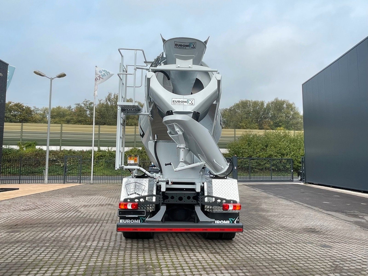 Mercedes-Benz AROCS 5 4142 B 8X4 Euro 3 EuromixMTP EM 10 - 混凝土搅拌车:图4 Mercedes-Benz AROCS 5 4142 B 8X4 Euro 3 EuromixMTP EM 10 - 混凝土搅拌车:图4
