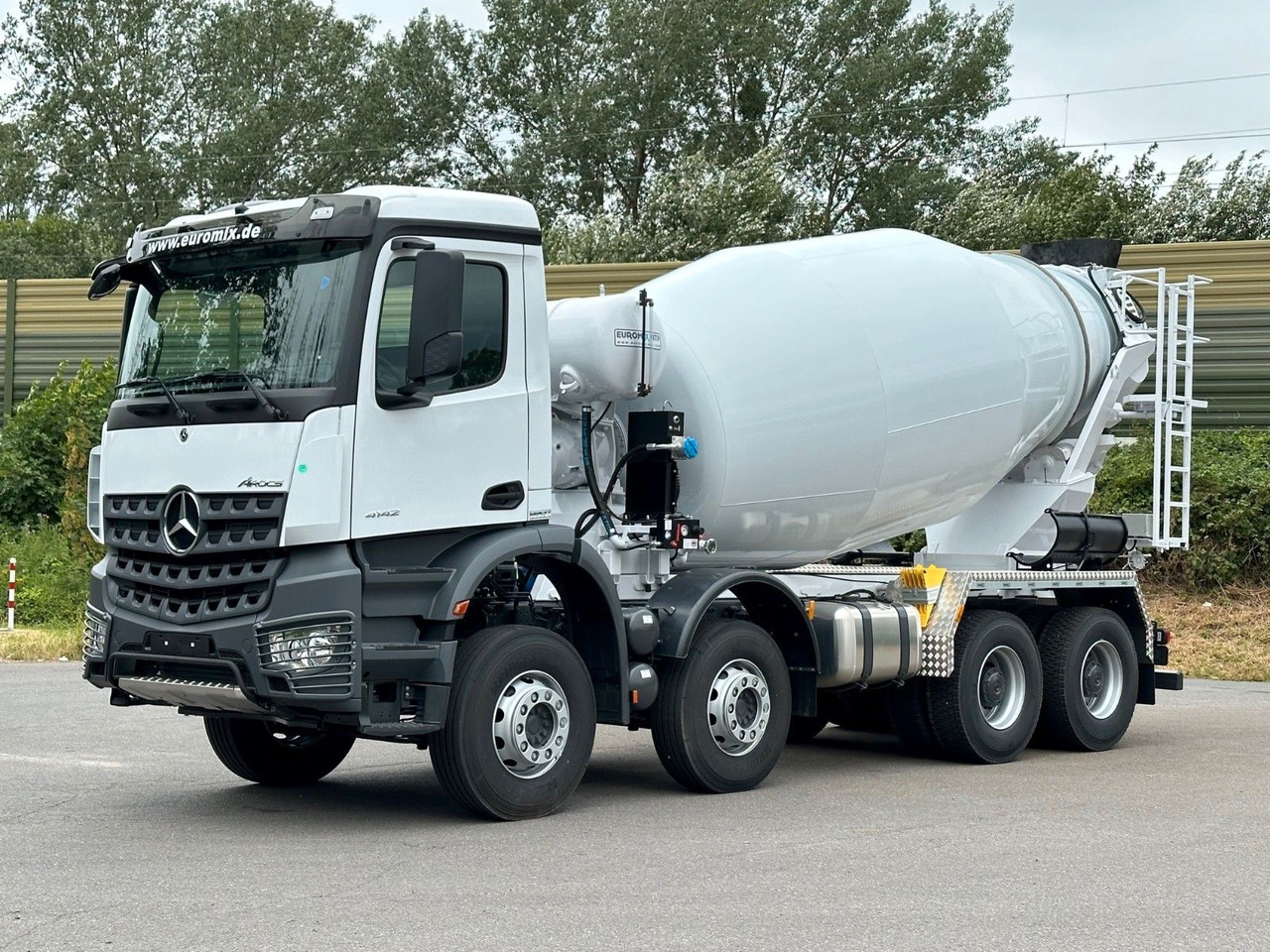 Mercedes-Benz AROCS 5 4142 B 8X4 Euro 3 EuromixMTP EM 10 - 混凝土搅拌车:图1 Mercedes-Benz AROCS 5 4142 B 8X4 Euro 3 EuromixMTP EM 10 - 混凝土搅拌车:图1