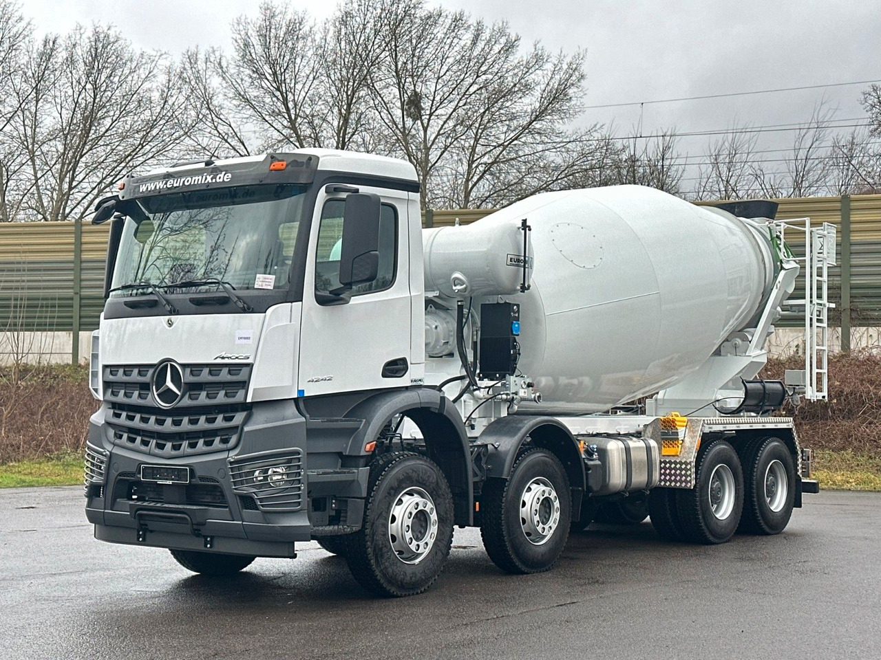 Mercedes-Benz AROCS 5 4242 8x4 Euro5 EuromixMTP EM 12m R - 混凝土搅拌车:图3 Mercedes-Benz AROCS 5 4242 8x4 Euro5 EuromixMTP EM 12m R - 混凝土搅拌车:图3