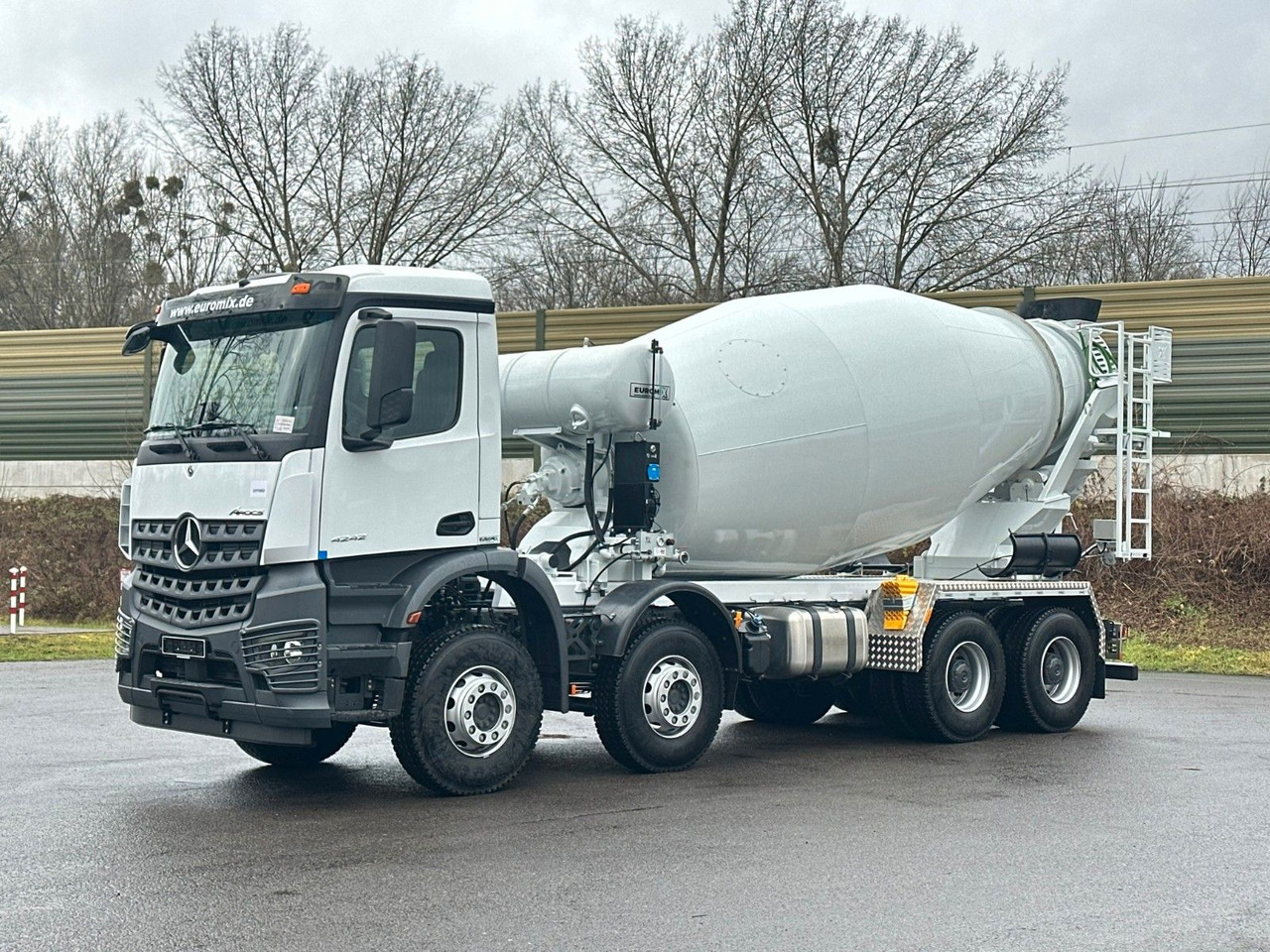 Mercedes-Benz AROCS 5 4242 8x4 Euro5 EuromixMTP EM 12m R - 混凝土搅拌车:图3 Mercedes-Benz AROCS 5 4242 8x4 Euro5 EuromixMTP EM 12m R - 混凝土搅拌车:图3