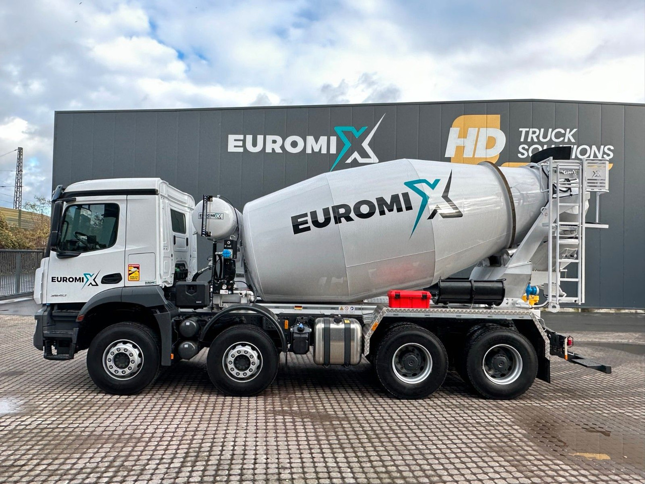 Mercedes-Benz Arocs 5 3540 8x4 EURO 6e EuromixMTP EM 9 L - 混凝土搅拌车:图3 Mercedes-Benz Arocs 5 3540 8x4 EURO 6e EuromixMTP EM 9 L - 混凝土搅拌车:图3