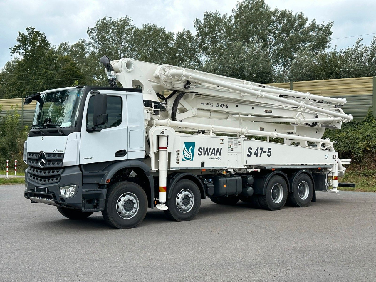 Mercedes-Benz Arocs 5 4142 8x4 SWAN TSP 47-5 160RZ ( 47m ) - 混凝土搅拌车:图3 Mercedes-Benz Arocs 5 4142 8x4 SWAN TSP 47-5 160RZ ( 47m ) - 混凝土搅拌车:图3