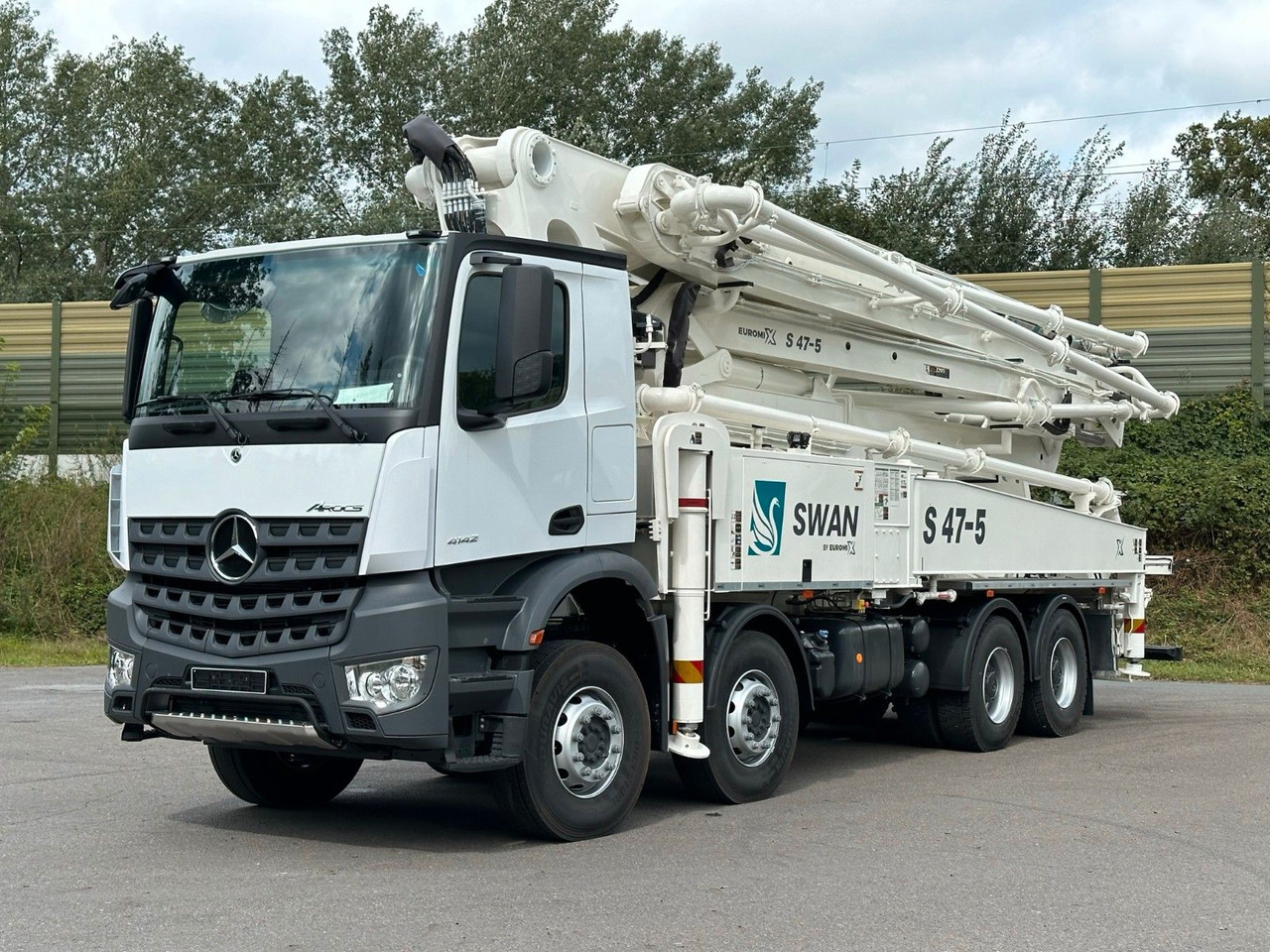 Mercedes-Benz Arocs 5 4142 8x4 SWAN TSP 47-5 160RZ ( 47m ) - 混凝土泵车:图2 Mercedes-Benz Arocs 5 4142 8x4 SWAN TSP 47-5 160RZ ( 47m ) - 混凝土泵车:图2