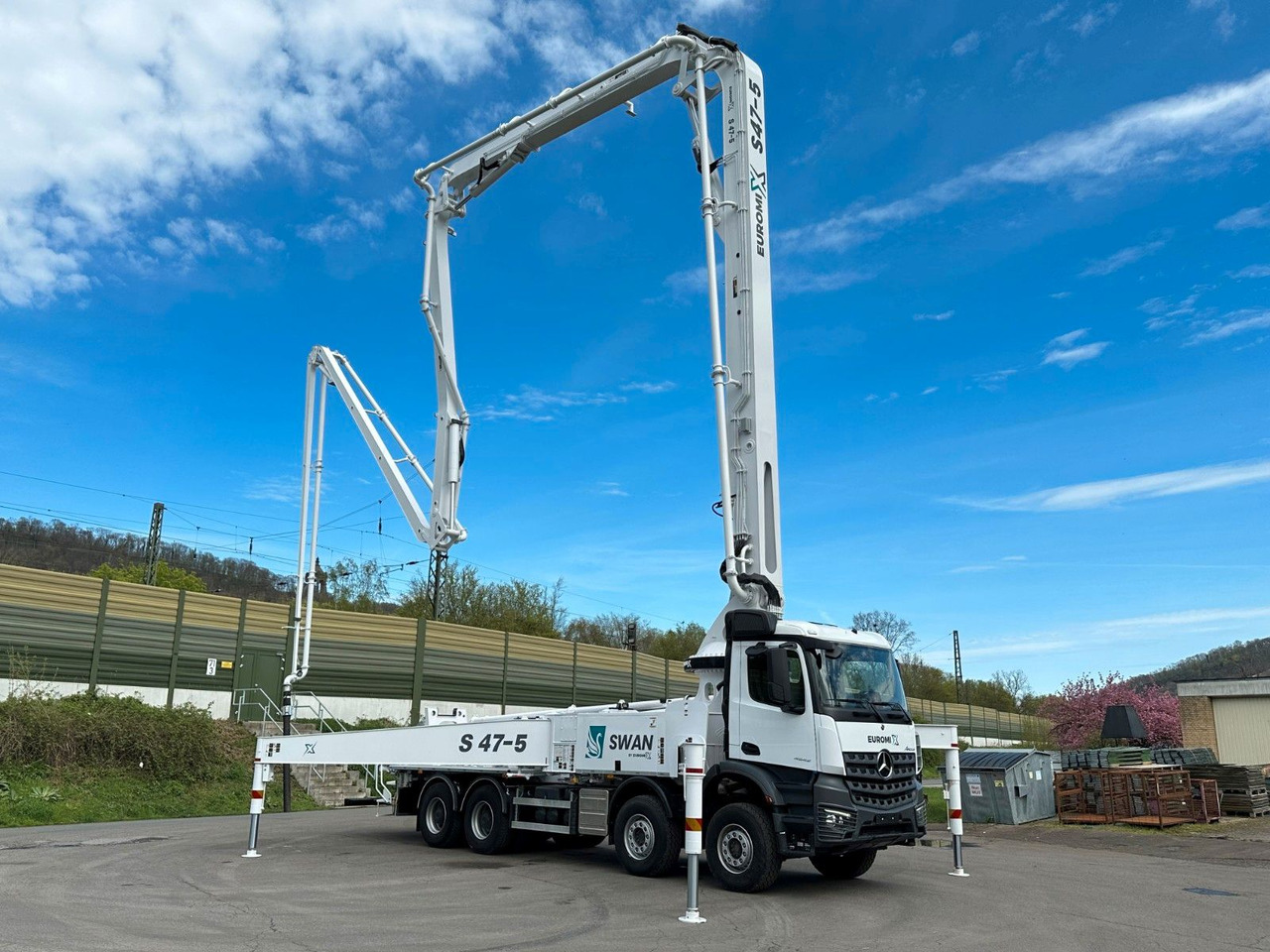 Mercedes-Benz Arocs 5 4542 8x4 SWAN TSP 47-5 160RZ ( 47m ) - 混凝土泵车:图1 Mercedes-Benz Arocs 5 4542 8x4 SWAN TSP 47-5 160RZ ( 47m ) - 混凝土泵车:图1