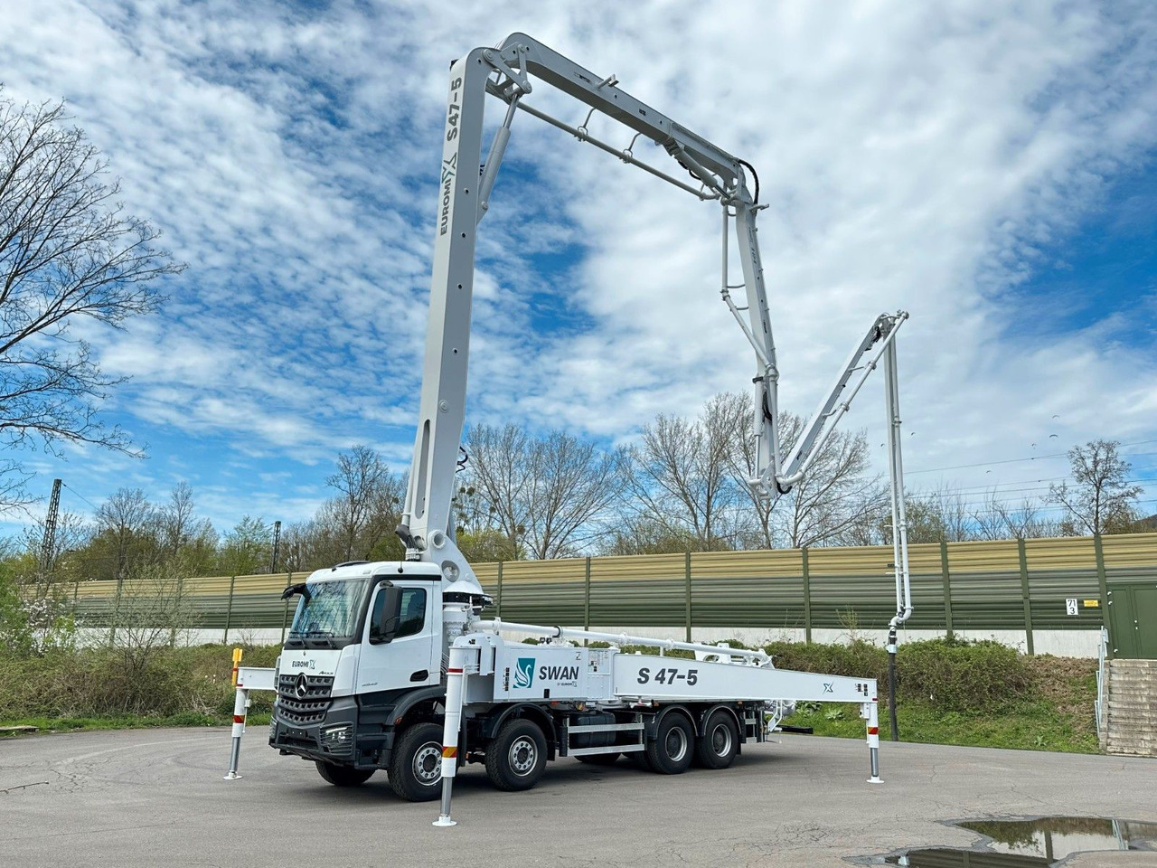 Mercedes-Benz Arocs 5 4542 8x4 SWAN TSP 47-5 160RZ ( 47m ) - 混凝土搅拌车:图1 Mercedes-Benz Arocs 5 4542 8x4 SWAN TSP 47-5 160RZ ( 47m ) - 混凝土搅拌车:图1