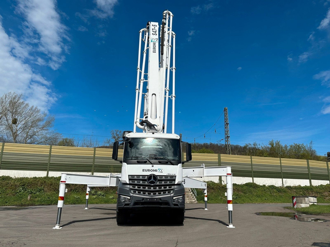 Mercedes-Benz Arocs 5 4542 8x4 SWAN TSP 47-5 160RZ ( 47m ) - 混凝土泵车:图3 Mercedes-Benz Arocs 5 4542 8x4 SWAN TSP 47-5 160RZ ( 47m ) - 混凝土泵车:图3