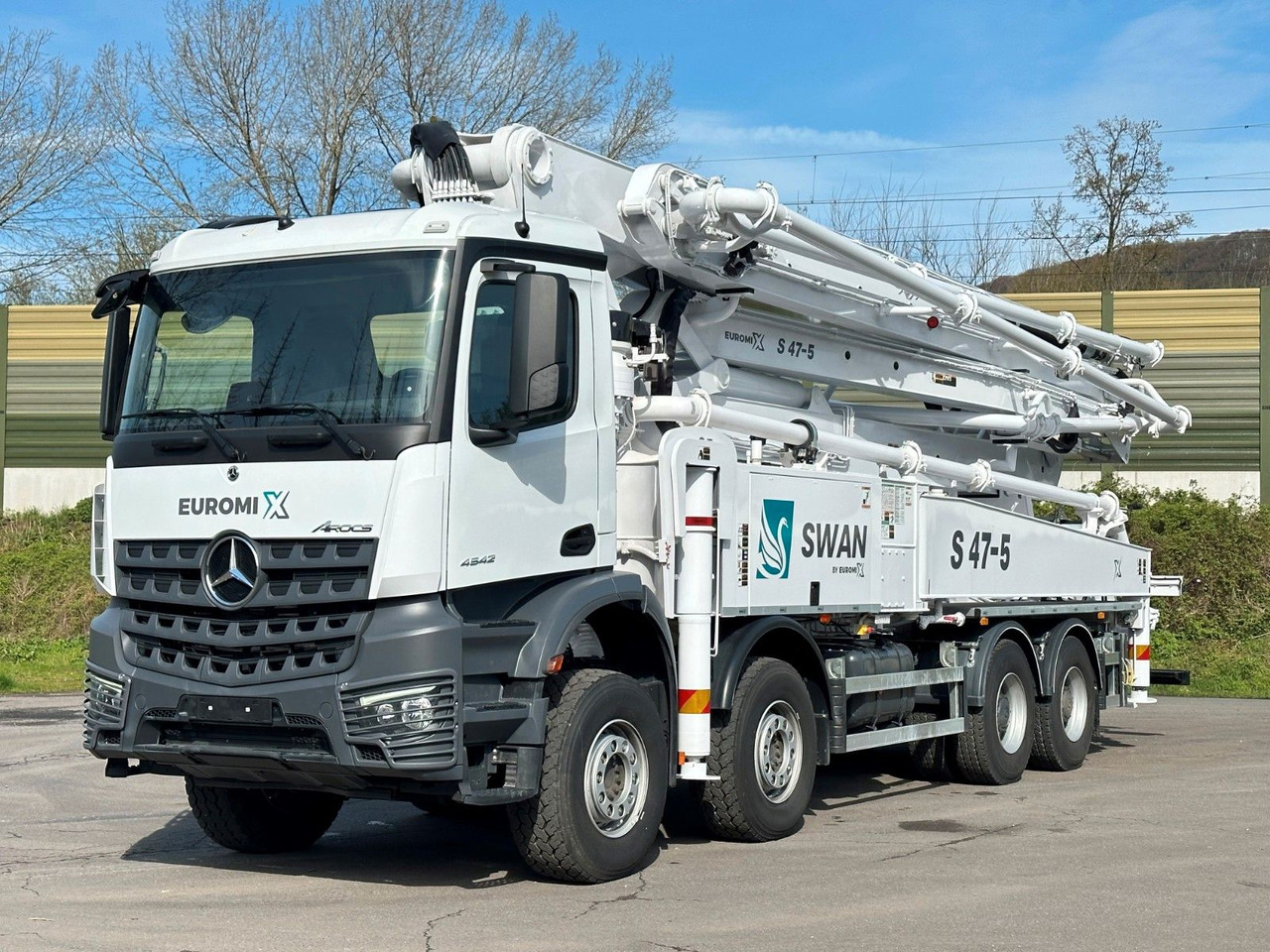 Mercedes-Benz Arocs 5 4542 8x4 SWAN TSP 47-5 160RZ ( 47m ) - 混凝土搅拌车:图2 Mercedes-Benz Arocs 5 4542 8x4 SWAN TSP 47-5 160RZ ( 47m ) - 混凝土搅拌车:图2