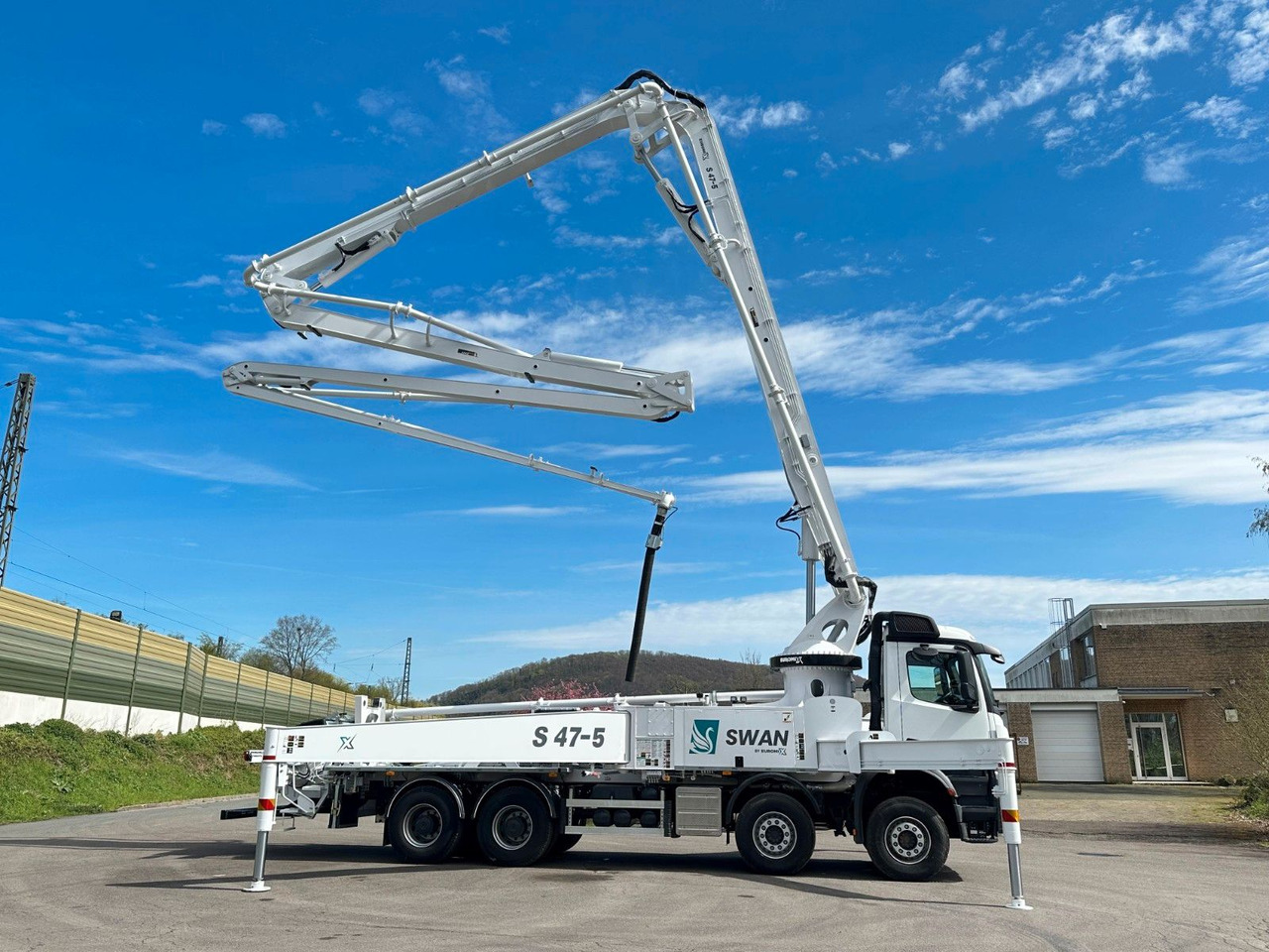 Mercedes-Benz Arocs 5 4542 8x4 SWAN TSP 47-5 160RZ ( 47m ) - 混凝土泵车:图2 Mercedes-Benz Arocs 5 4542 8x4 SWAN TSP 47-5 160RZ ( 47m ) - 混凝土泵车:图2