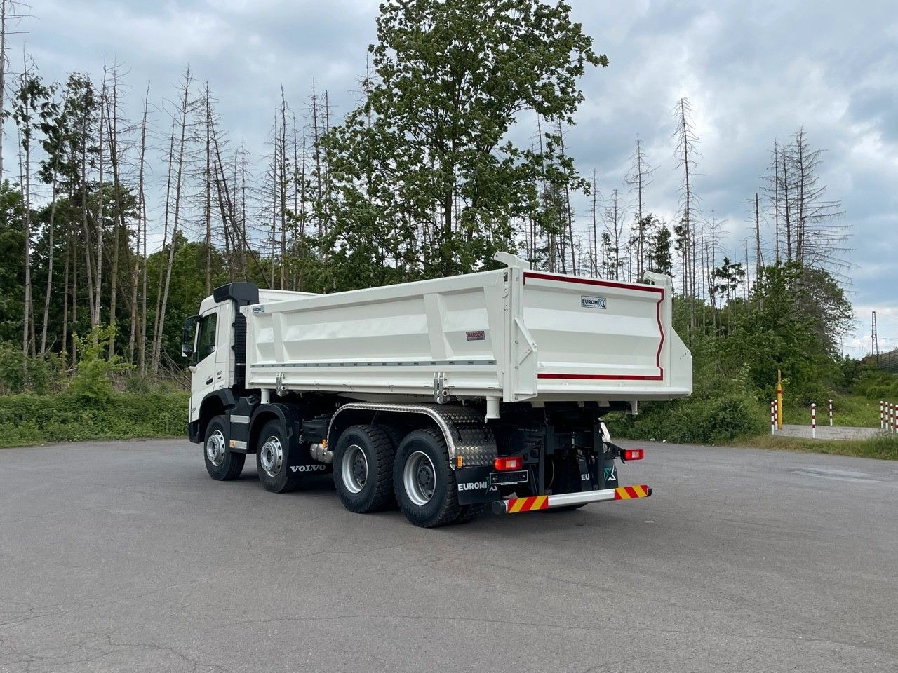 Volvo FMX 460 8x4 / WECHSELSYSTEM KIPPER+MISCHER Volvo FMX 460 8x4 / WECHSELSYSTEM KIPPER+MISCHER - 混凝土搅拌车:图4 Volvo FMX 460 8x4 / WECHSELSYSTEM KIPPER+MISCHER Volvo FMX 460 8x4 / WECHSELSYSTEM KIPPER+MISCHER - 混凝土搅拌车:图4