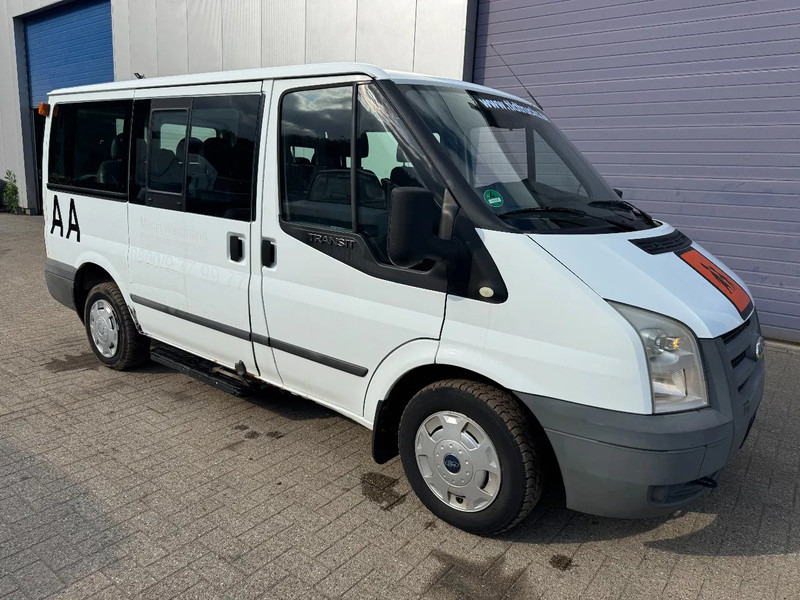 Ford **TRANSIT-9SEATS** - 巴士:图1 Ford **TRANSIT-9SEATS** - 巴士:图1