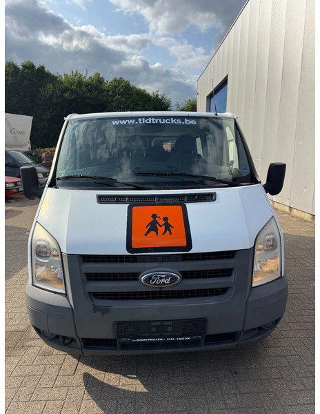Ford **TRANSIT-9SEATS** - 巴士:图2 Ford **TRANSIT-9SEATS** - 巴士:图2
