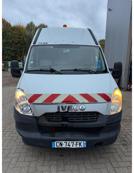 Iveco Daily **35C15-EURO 5-MOTOR 3.0** - 无侧窗厢式货车:图3 Iveco Daily **35C15-EURO 5-MOTOR 3.0** - 无侧窗厢式货车:图3