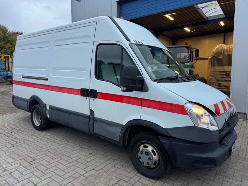 Iveco Daily **35C15-EURO 5-MOTOR 3.0** - 无侧窗厢式货车:图1 Iveco Daily **35C15-EURO 5-MOTOR 3.0** - 无侧窗厢式货车:图1