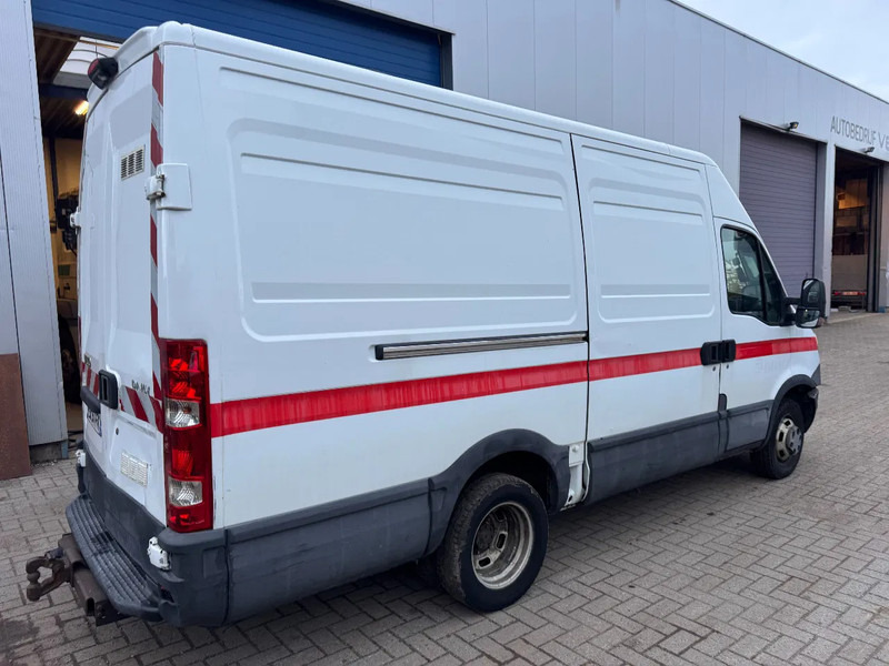 Iveco Daily **35C15-EURO 5-MOTOR 3.0** - 无侧窗厢式货车:图5 Iveco Daily **35C15-EURO 5-MOTOR 3.0** - 无侧窗厢式货车:图5