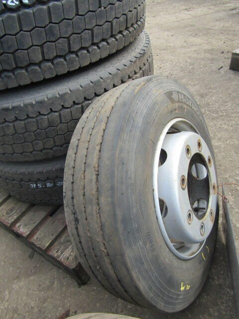 215/75/17.5 J RATED TRAILER WHEELS AND TYRE (2) 2018 HANKOOK 135/133J 8-10MM TREAD PAIR - 轮胎 适用于 卡车:图2 215/75/17.5 J RATED TRAILER WHEELS AND TYRE (2) 2018 HANKOOK 135/133J 8-10MM TREAD PAIR - 轮胎 适用于 卡车:图2