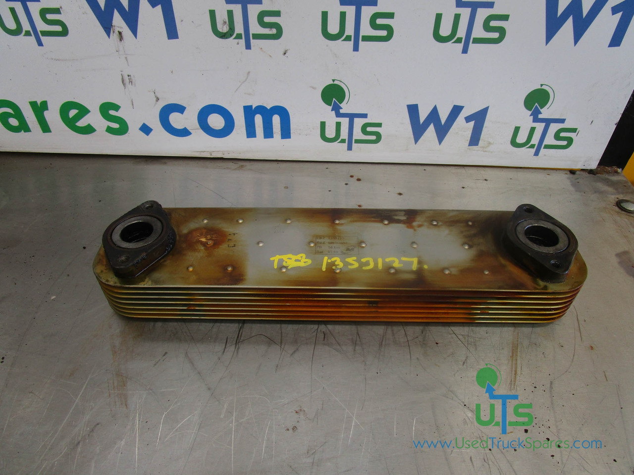 IVECO CURSOR 8 OIL COOLER P/NO 1353127 - 发动机及其零件 适用于 卡车:图1 IVECO CURSOR 8 OIL COOLER P/NO 1353127 - 发动机及其零件 适用于 卡车:图1
