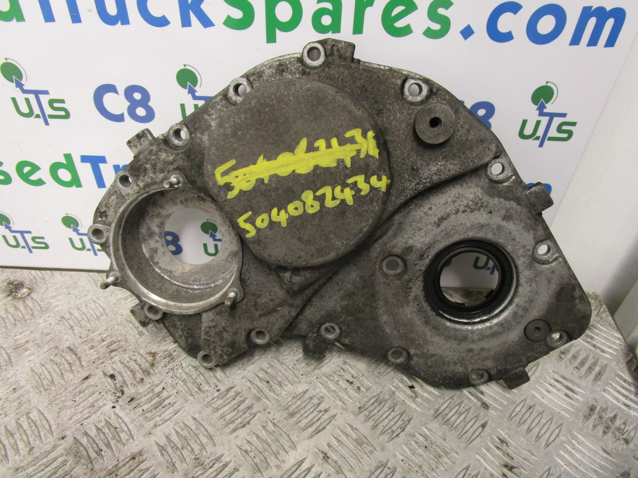 IVECO DAILY 3.0 FRONT TIMING COVER P/NO 504082434 - 发动机及其零件 适用于 卡车:图1 IVECO DAILY 3.0 FRONT TIMING COVER P/NO 504082434 - 发动机及其零件 适用于 卡车:图1