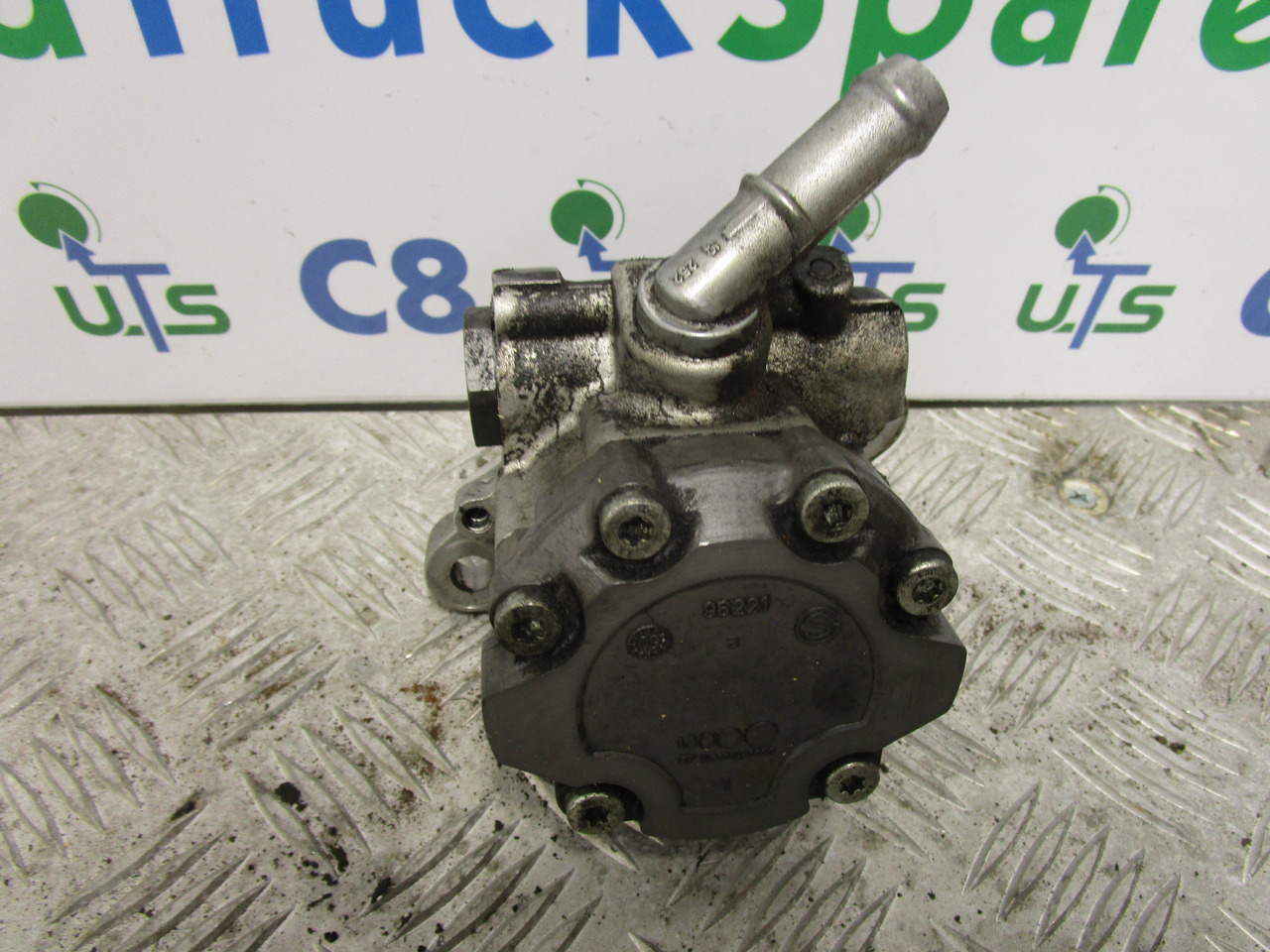IVECO DAILY 3.0 POWER STEERING PUMP & DRIVE P/NO 7693955604 - 转向系统 适用于 卡车:图1 IVECO DAILY 3.0 POWER STEERING PUMP & DRIVE P/NO 7693955604 - 转向系统 适用于 卡车:图1