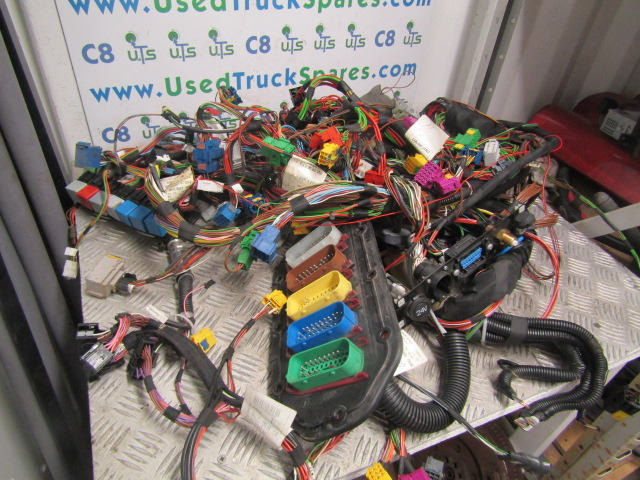 IVECO STRALIS COPLETE CAB WIRING HARNESS - 电气系统 适用于 卡车:图4 IVECO STRALIS COPLETE CAB WIRING HARNESS - 电气系统 适用于 卡车:图4