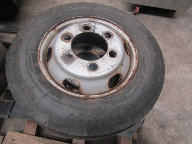 MITSUBISHI FUSO (6) WHEELS AND TYRES 205/75/17.5 8-10MM TREAD 32MM HOLES SET OF 6 - 轮胎 适用于 卡车:图3 MITSUBISHI FUSO (6) WHEELS AND TYRES 205/75/17.5 8-10MM TREAD 32MM HOLES SET OF 6 - 轮胎 适用于 卡车:图3