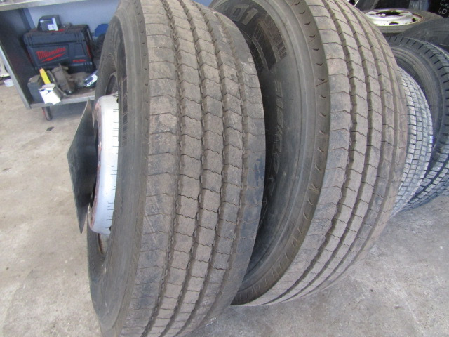 PIRELLI 315/80/22.5 FRONT 2022 ALMOST NEW ONLY 1000KM COMPLETE ON RIMS - 轮胎 适用于 卡车:图2 PIRELLI 315/80/22.5 FRONT 2022 ALMOST NEW ONLY 1000KM COMPLETE ON RIMS - 轮胎 适用于 卡车:图2