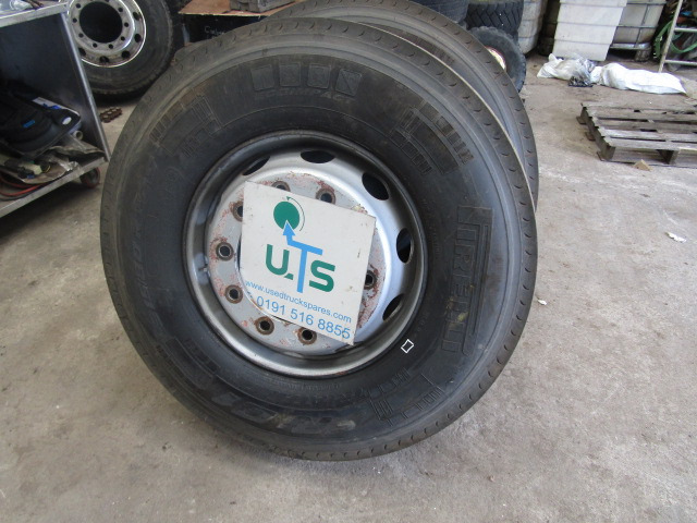 PIRELLI 315/80/22.5 FRONT 2022 ALMOST NEW ONLY 1000KM COMPLETE ON RIMS - 轮胎 适用于 卡车:图1 PIRELLI 315/80/22.5 FRONT 2022 ALMOST NEW ONLY 1000KM COMPLETE ON RIMS - 轮胎 适用于 卡车:图1