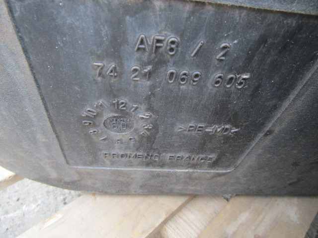 VOLVO FE AD BLUE TANK COMPLETE P/NO 7421069605 - 燃料箱 适用于 卡车:图2 VOLVO FE AD BLUE TANK COMPLETE P/NO 7421069605 - 燃料箱 适用于 卡车:图2