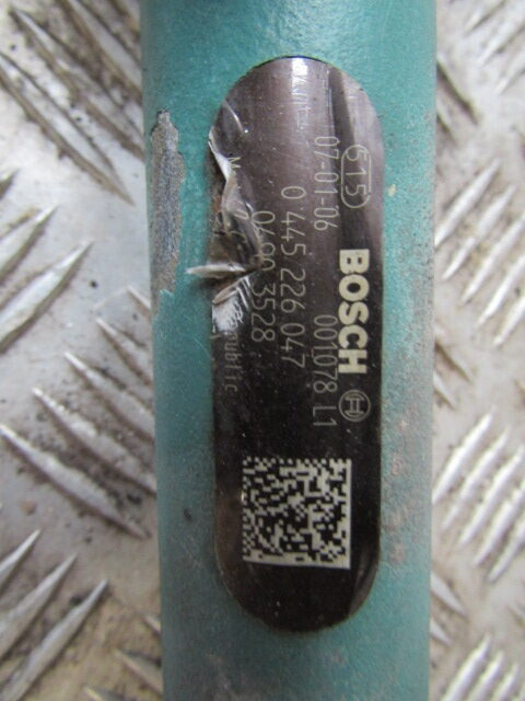 VOLVO FE BOSCH FUEL RAIL & SENSOR P/NO 0445226047 - 发动机及其零件 适用于 卡车:图2 VOLVO FE BOSCH FUEL RAIL & SENSOR P/NO 0445226047 - 发动机及其零件 适用于 卡车:图2