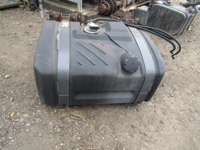VOLVO FE FUEL TANK 300 LITRE P/NO 20823454 - 燃料箱 适用于 卡车:图4 VOLVO FE FUEL TANK 300 LITRE P/NO 20823454 - 燃料箱 适用于 卡车:图4