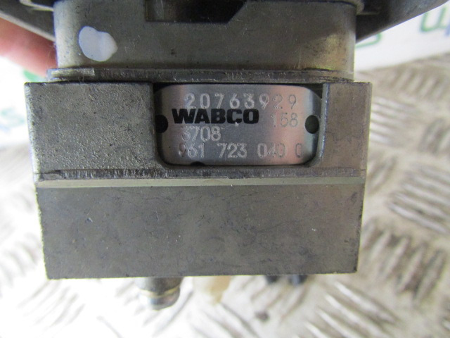 VOLVO FE HAND BRAKE CONTROL UNIT WABCO 20763929 - 电气系统 适用于 卡车:图3 VOLVO FE HAND BRAKE CONTROL UNIT WABCO 20763929 - 电气系统 适用于 卡车:图3
