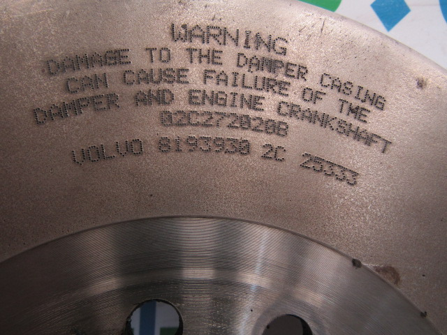 VOLVO FH D12D CRANKSHAFT DAMPER P/NO 8193930 2C - 发动机及其零件 适用于 卡车:图2 VOLVO FH D12D CRANKSHAFT DAMPER P/NO 8193930 2C - 发动机及其零件 适用于 卡车:图2