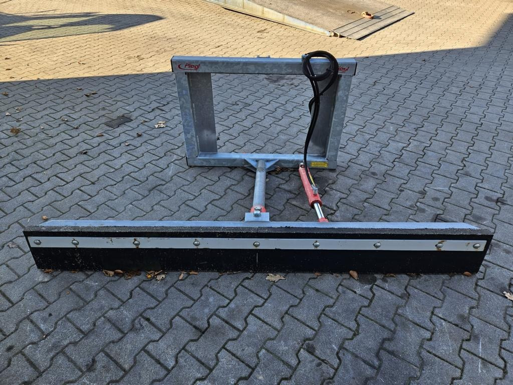 Fliegl Gummi-Schiebeschild - 牵引车前端装载机:图1 Fliegl Gummi-Schiebeschild - 牵引车前端装载机:图1