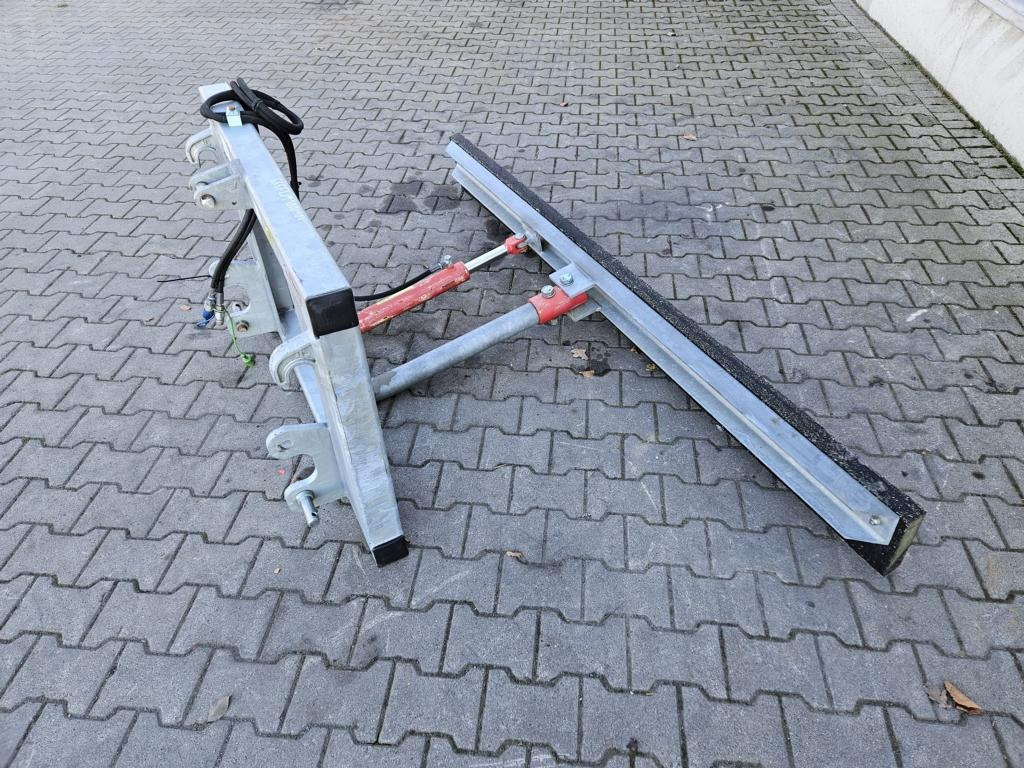 Fliegl Gummi-Schiebeschild - 牵引车前端装载机:图2 Fliegl Gummi-Schiebeschild - 牵引车前端装载机:图2