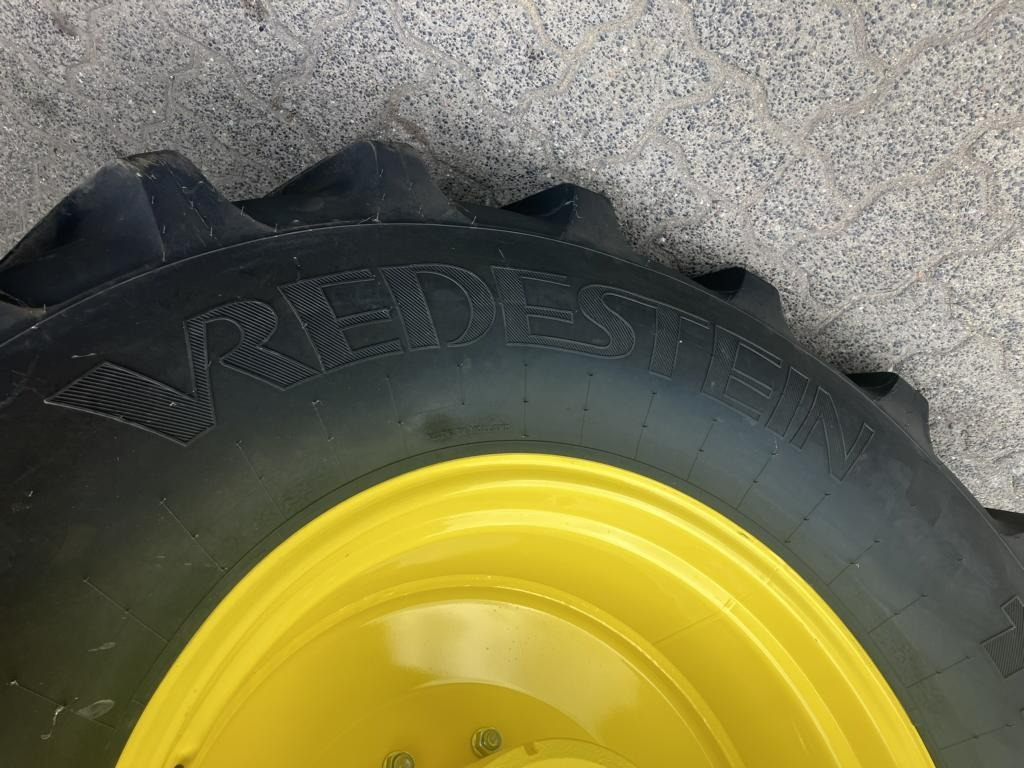 John Deere 6R215 - 拖拉机:图3 John Deere 6R215 - 拖拉机:图3
