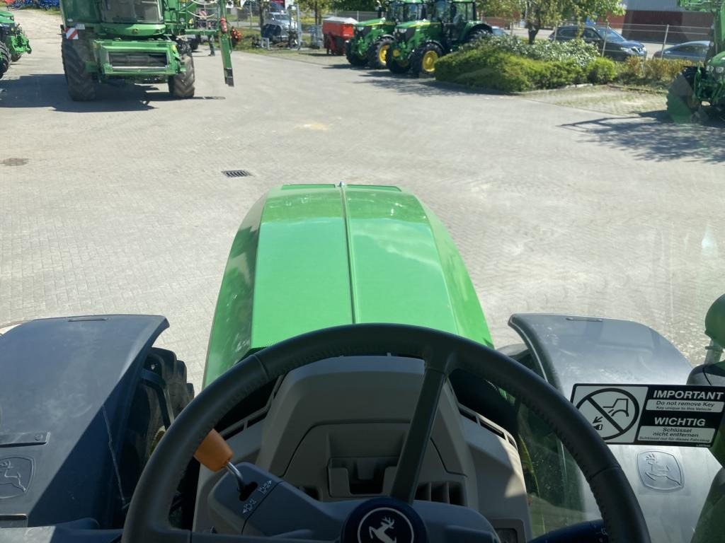 John Deere 6R215 - 拖拉机:图2 John Deere 6R215 - 拖拉机:图2