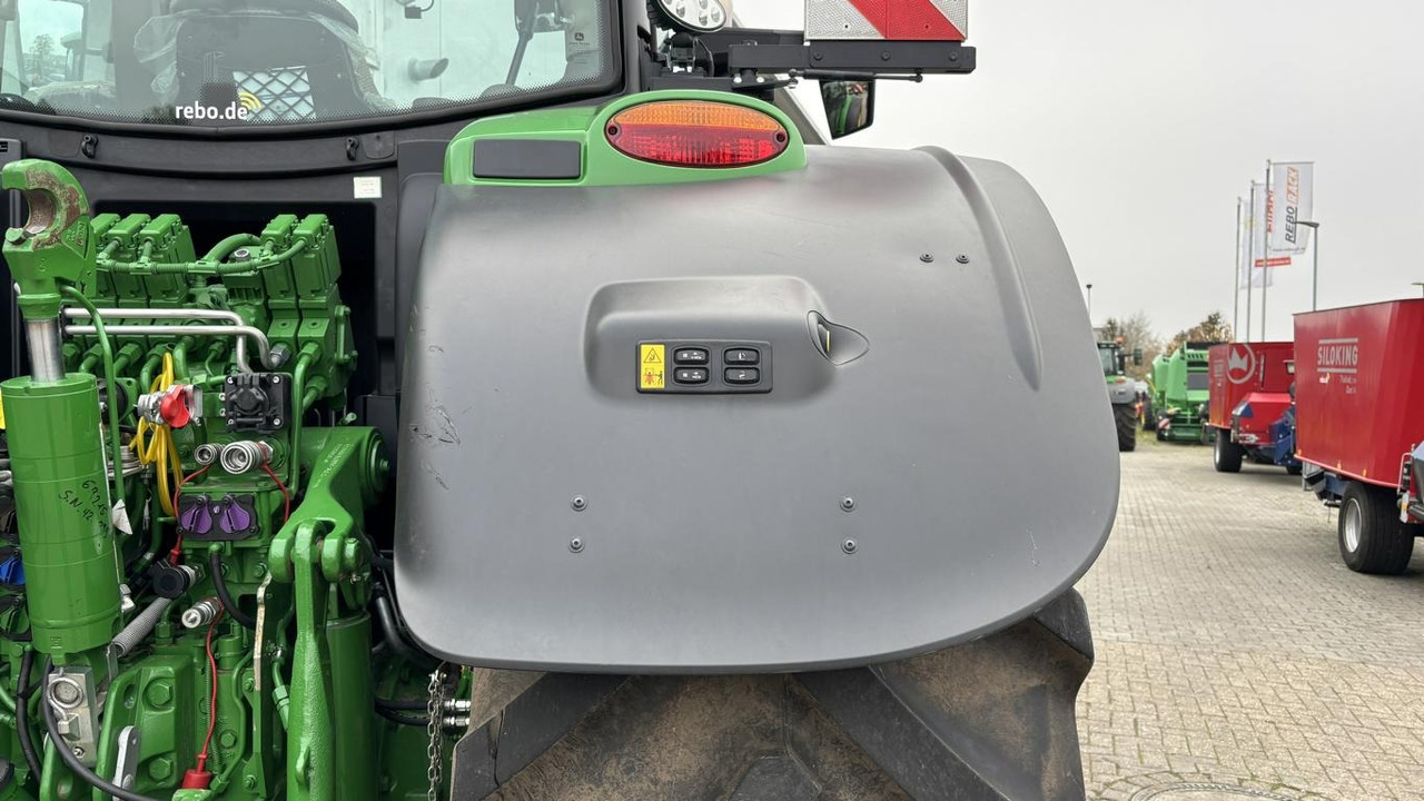John Deere 6R215 - 拖拉机:图4 John Deere 6R215 - 拖拉机:图4