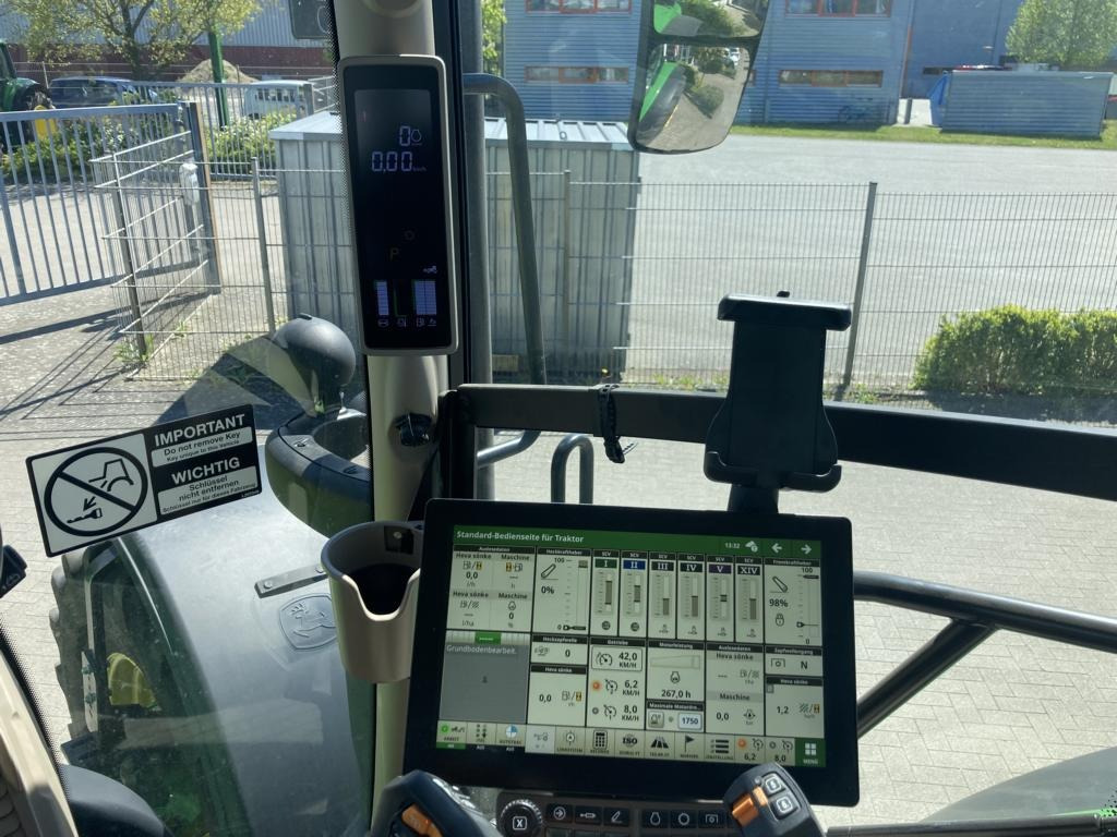 John Deere 6R215 - 拖拉机:图3 John Deere 6R215 - 拖拉机:图3