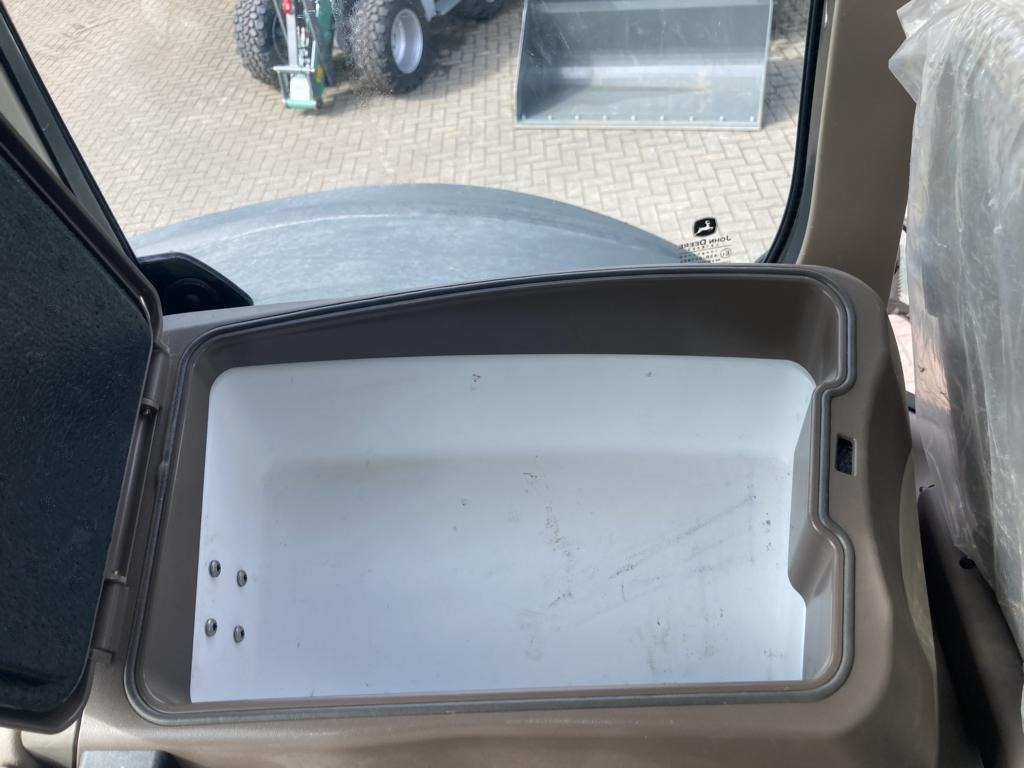 John Deere 6R230 - 拖拉机:图3 John Deere 6R230 - 拖拉机:图3