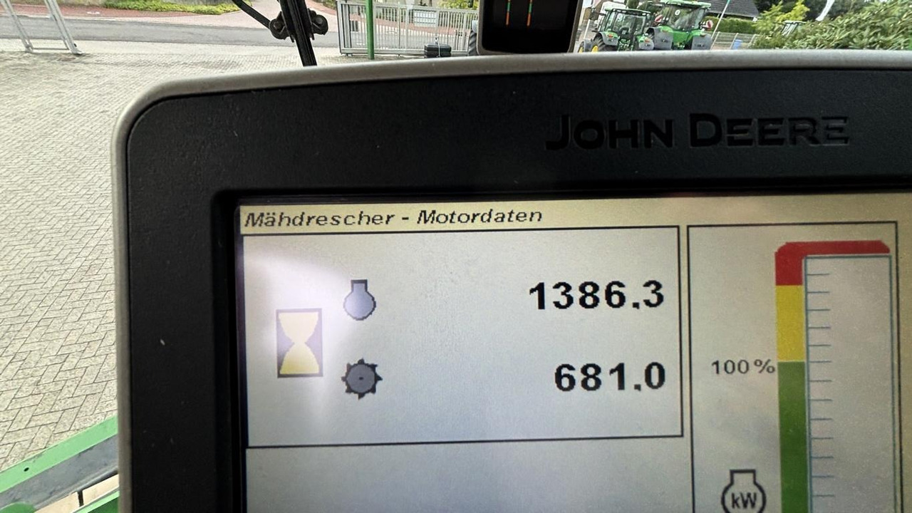 John Deere T660 - 联合收割机:图2 John Deere T660 - 联合收割机:图2