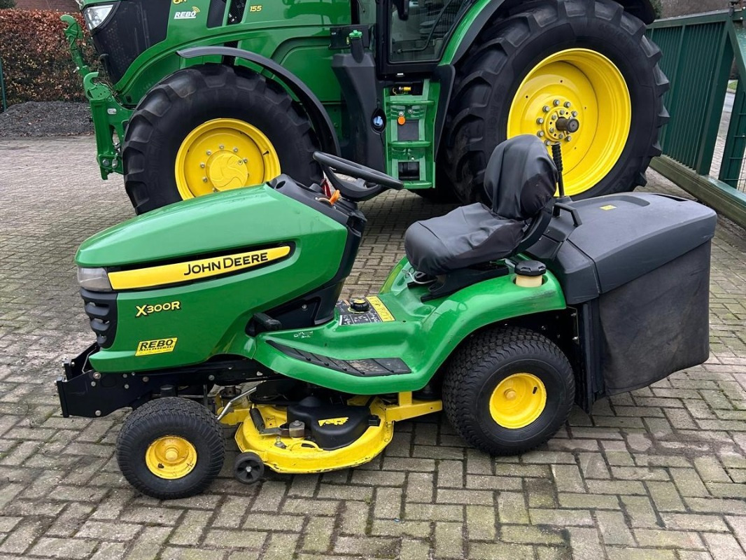 John Deere X305R RASENTRAKTOR (MY11) - 割草机:图1 John Deere X305R RASENTRAKTOR (MY11) - 割草机:图1