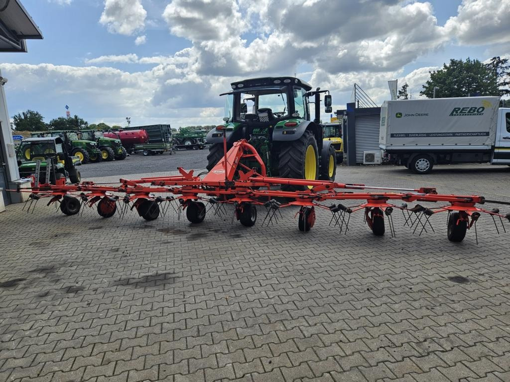 Kuhn GF8702 - 翻草机/ 搂草机:图1 Kuhn GF8702 - 翻草机/ 搂草机:图1