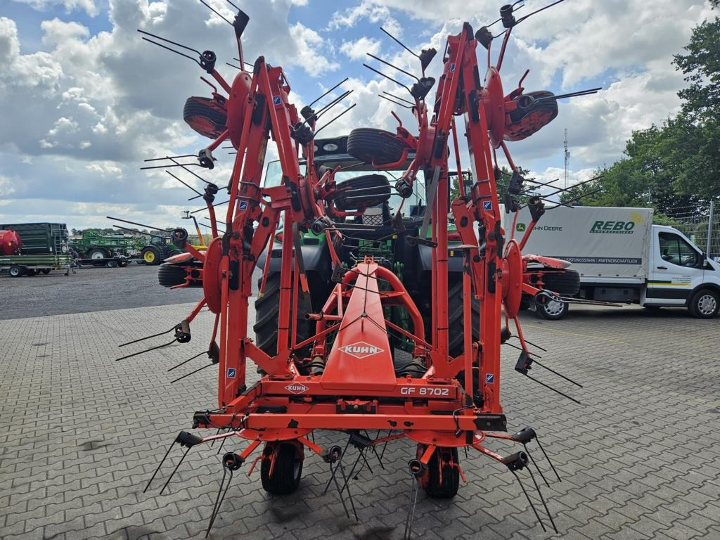 Kuhn GF8702 - 翻草机/ 搂草机:图2 Kuhn GF8702 - 翻草机/ 搂草机:图2