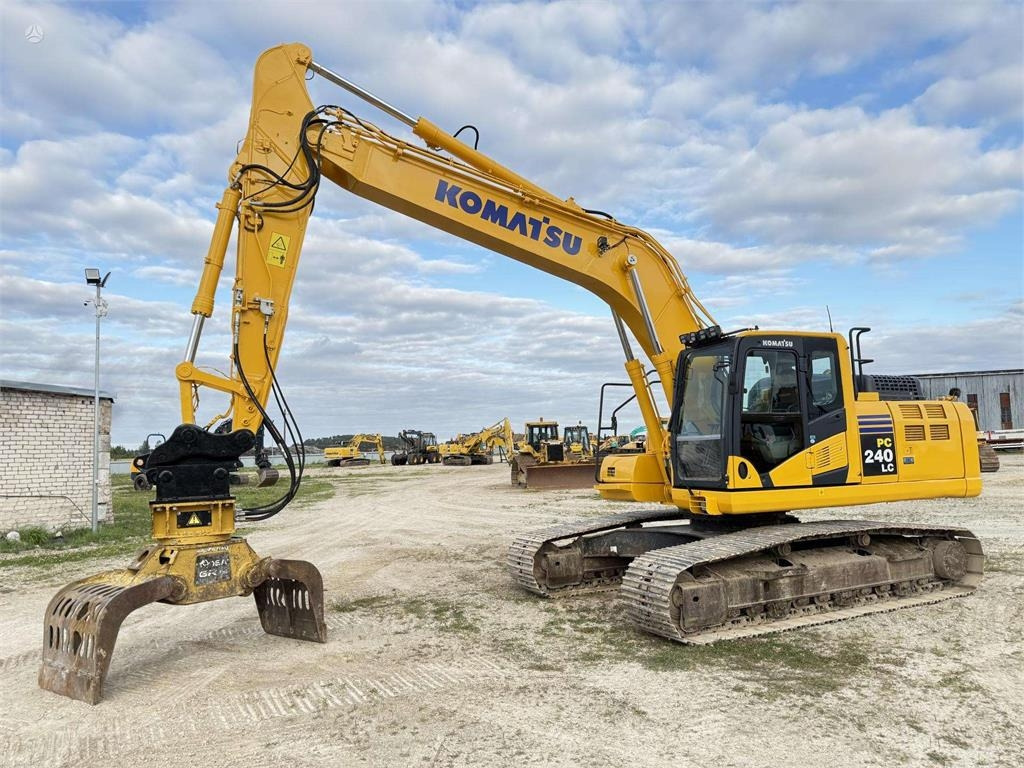 Komatsu PC 240 LC-11 - 履带式挖掘机:图1 Komatsu PC 240 LC-11 - 履带式挖掘机:图1